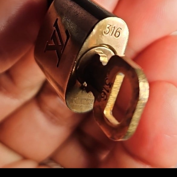 #316 Louis Vuitton Lock & Key Set - Picture 3 of 4